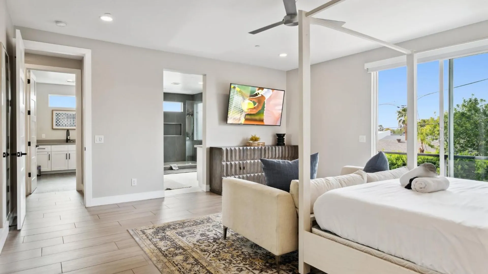 Lavish Luxuries In Old Town Villa Scottsdale USA